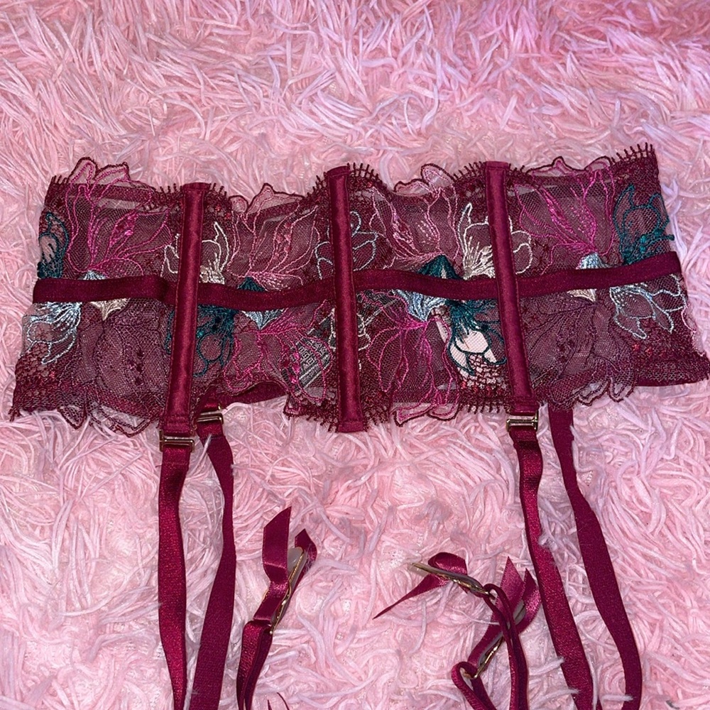 COPY NWT VICTORIAS SECRET “very sexy” GARTER BELT SEXY LACE stretchy sexy garter